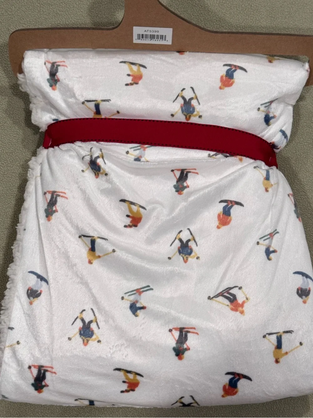 NWT Lila & Jack Skiers Sherpa Baby Blanket Holiday Ski Print Plush White